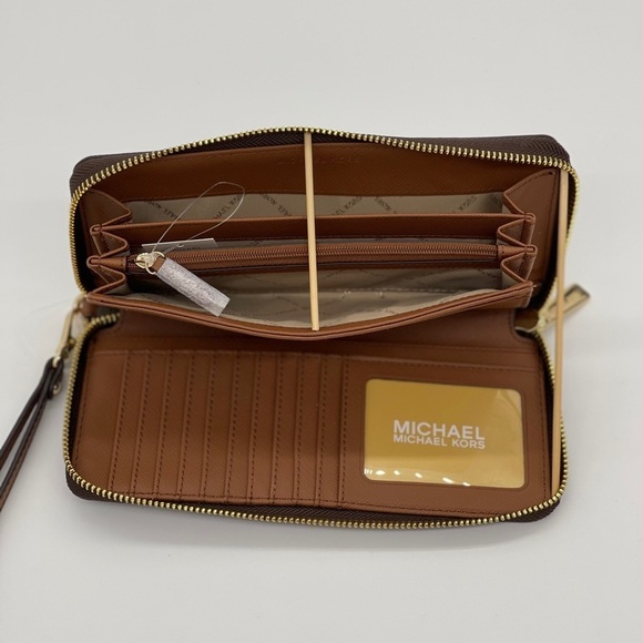 Michael Kors LG Continental Wallet - Picture 5 of 5